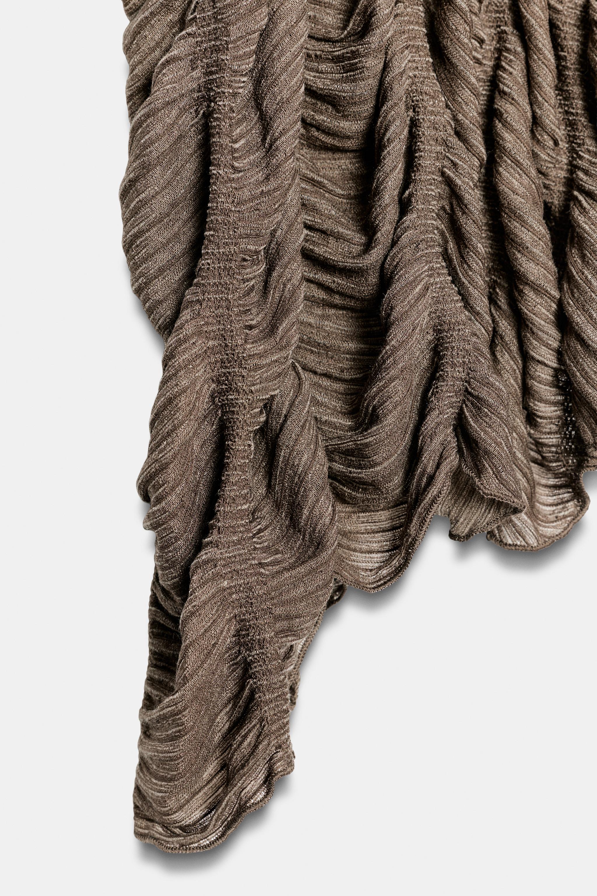 TEXTURED CAPE TOP